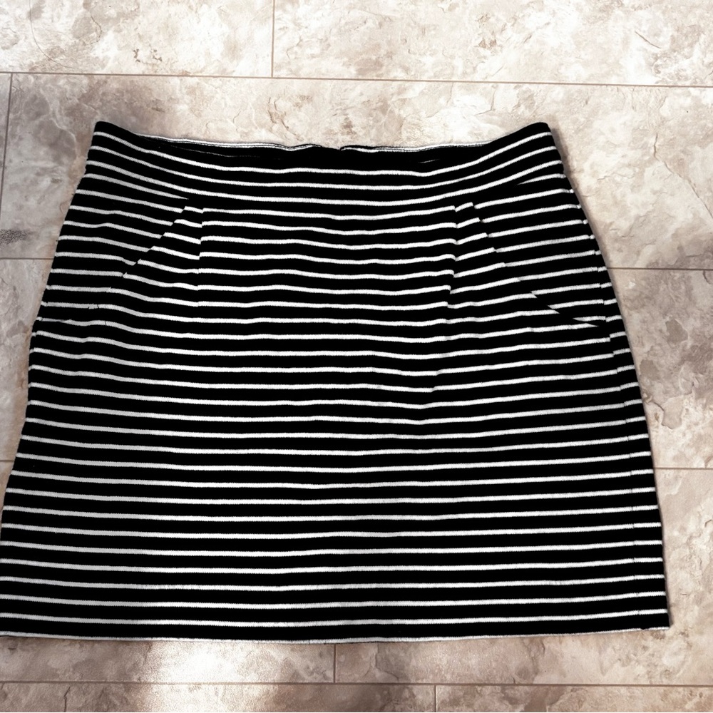 GAP Black and White Striped Pencil Skirt